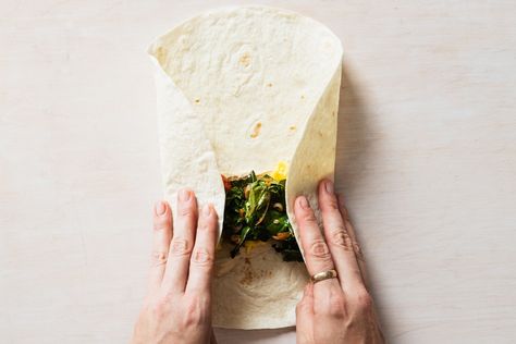 How to Fold a Wrap, Step by Step Sandwhich Wraps, Wrap Food, Airplane Food, Boiled Chicken Breast, Spinach Wraps, How To Roll, Tacos Al Pastor, Lunch Wraps, Breakfast Wraps