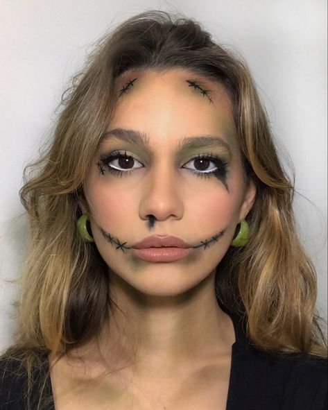 Soldier Makeup Halloween, Halloween Scary Makeup Easy, Simple Frankenstein Makeup, Pretty Zombie Makeup Halloween, Zombie Inspired Makeup, Zombie Makeup Cute, Zombie Kids Makeup, Monster Makeup Easy, Zombie Makeup Ideas Easy