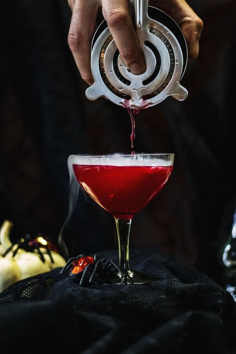 Happy Hallowe’en, cocktail lovers! We’ve got something extra spooky for you this week…the Creepy Vodka Cran! Dry Ice Cocktail, Dry Ice Cocktails, Dry Ice Drinks, Ice Cocktails, Vodka Cran, Spooky Dinner, Fall Parties, Cocktail Videos, Halloween Cocktail