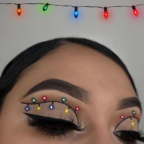 christmas light makeup idea Christmas Makeup Ideas, Xmas Makeup, Maquillage Yeux Cut Crease, Halloweenský Makeup, Make Up Designs, Christmas Eye Makeup, Christmas Makeup Look, Holiday Makeup Looks, Cute Eye Makeup