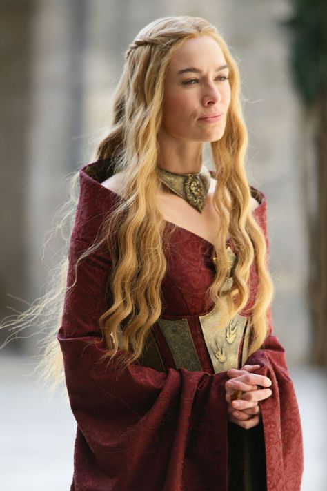 Cersei Lannister Hair, Cercei Lannister, Dessin Game Of Thrones, Game Of Thrones Cersei, Queen Cersei, Got Costumes, Game Of Thrones Costumes, Hair Evolution, Lena Headey