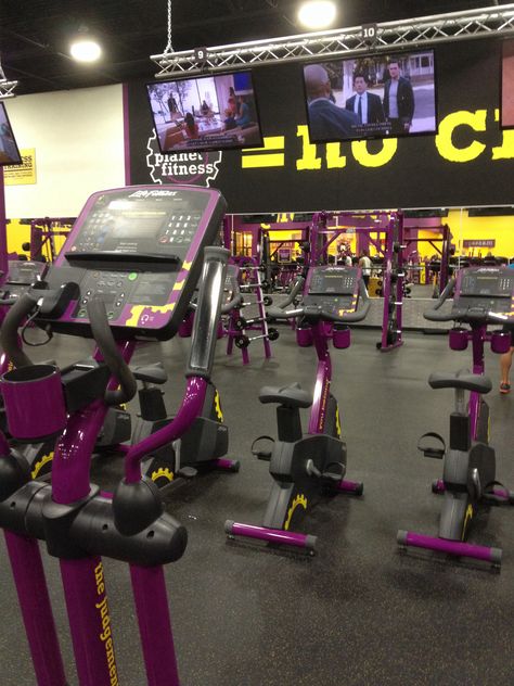 Planet Fitness Snapchat, Gym Aesthetic Planet Fitness, Planet Fitness Aesthetic, Gym Planet Fitness, Planet Fitness Gym, Gym Girlie, Vision Board Pics, Gym Lifestyle, Swimming Pool Tiles