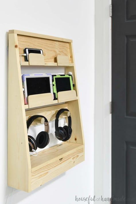 Wall Mounted Charging Station, Tablet Charging Station, Ipad Charging Station, Charging Station Ideas, Electronic Charging Station, Wall Mudroom, Phone Charging Station, Bench Dimensions, Diy Wand