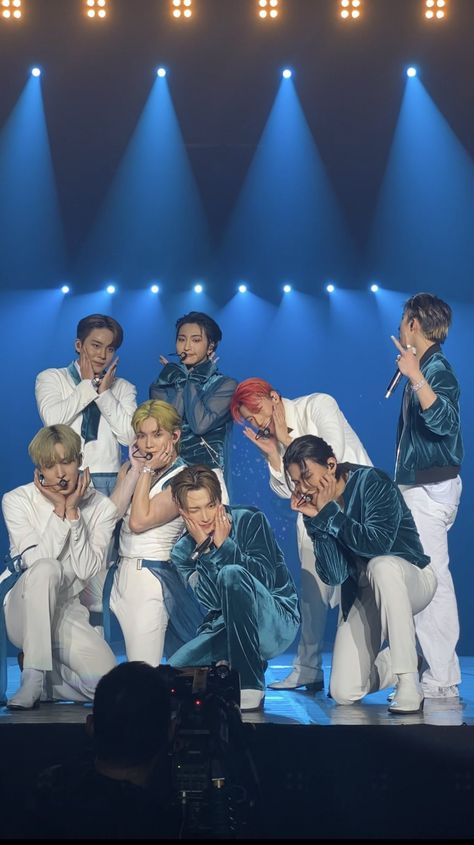 Ateez Concert Group Photo, Ateez Stage Photo, Ateez Wallpaper Concert, Ateez Blue Wallpaper, Ateez Concert Wallpaper, Ateez Concert Aesthetic, Ateez Concert Photos, Ateez Blue Aesthetic, Ateez Wallpaper Ot8