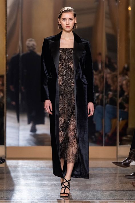 With the Fall Winter 2023.24 Collection, Ermanno Scervino is inspired by Ava Gardner's empowered femininity, beauty and glamour Rtw 2023, Naruto Cute, Ermanno Scervino, Winter 2023, Fall 2023, 2024 Collection, Fall Collections, Milan Fashion, Milan Fashion Week