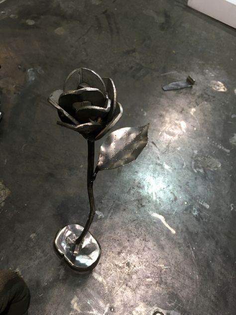 a rose flower made of metal washers, a gift for your beloved wife. Welding Crafts Junk Art, Metal Roses, Welding Crafts, Bday Gifts, Diy Rose, Diy Roses, Junk Art, Metal Flowers, A Rose