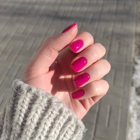 Pink Nails for Winter 2023-2024 18 Ideas - women-club.online Short Fuschia Nails, Fusia Pink Nails Short, Bright Pink Nails Short, Cerise Pink Nails, Nail Ideas Short Winter, Pink Nails For Winter, Fushia Nail Color, Raspberry Pink Nails, Bright Pink Nail Ideas