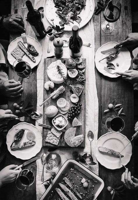 White Food Photography, Black And White Food, Meat Photography, Thanksgiving Photography, Thanksgiving Preschool, White Food, Thanksgiving Dishes, Food Photography Tips, Thanksgiving Table Settings