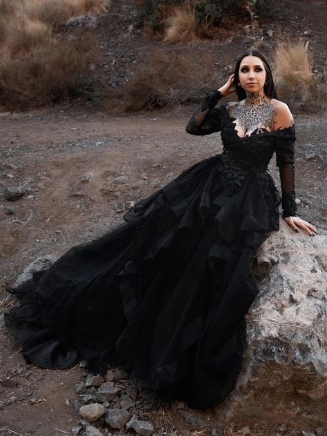 2024 Black Wedding Dresses! | Pimenta de Açúcar Size 16 Wedding Dress, Lavender Prom Dress Long, Black Wedding Dress Gothic, Lavender Prom Dresses, Wedding Dress Black, Black Wedding Gowns, Black Wedding Dress, Gothic Wedding Dress, Alternative Bridal