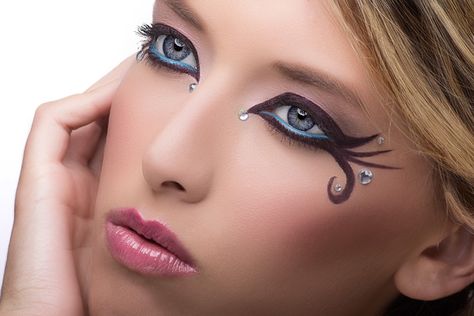 Acrobat circus inspired makeup #boobyball Acrobat Makeup, Acrobat Circus, Circus Acrobat, Circus Makeup, Circus Aesthetic, Carnival Makeup, Makeup Help, Circus Costume, Fairy Makeup