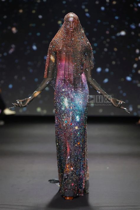 Crazy Runway Fashion, Hellfire Gala, Runway 2024, Robert Wun, Couture 2024, Fashion Show Themes, Wearable Sculpture, Outfit Creator, Fall Couture