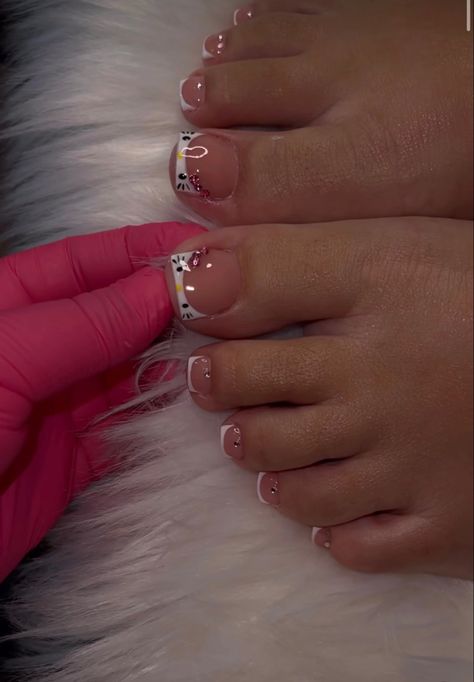 Hello Kitty Toenail Designs, Hello Kitty French Tip Toes, Pink And White Hello Kitty Nails, Toe Nail Designs Acrylic, Hello Kitty Toenails, Hello Kitty Toes Nail Design, Hello Kitty Pedicure, Short Nails Hello Kitty, Pink French Tip Toe Nails