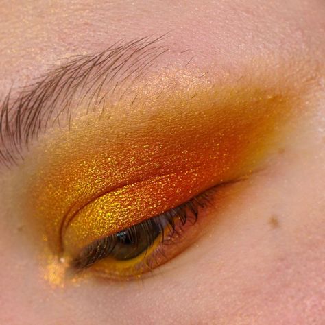 andromeda 💚 on Instagram: “First look with my Monarch butterfly palette! From the palette: @viseart GP3 (yellow and orange mattes), @clionadhcosmetics Majesty on…” Monarch Makeup, Monarch Butterfly Makeup, Butterfly Palette, Orange Eyeshadow Looks, Orange Eyeshadow, Butterfly Makeup, Yellow Butterflies, Yellow Eyeshadow, Window To The Soul