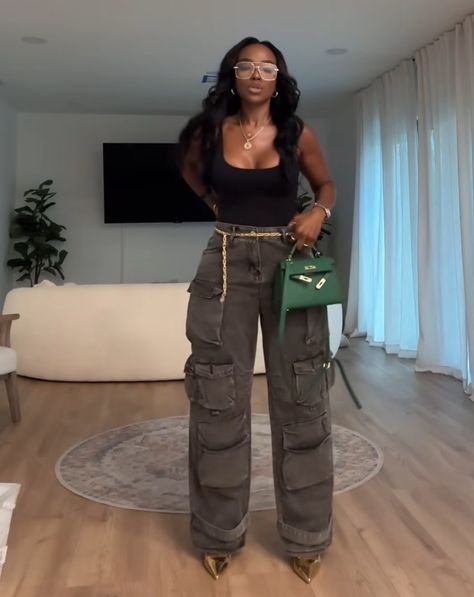 Bodysuit Cargo Pants Outfit, Cargo Pants With Heels Outfit, Cargo With Heels, Cargo Pants And Heels Outfit, Classy Cargo Pants Outfit, Cargo Pants Heels, Pants Wedding Outfit Guest, Cargo Pants With Heels, Cargo Pants Outfit Black Women