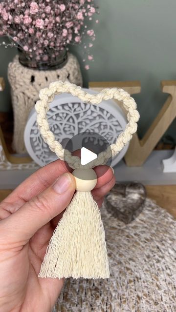 Macrame Patterns Tutorials Videos, Easy Macrame Heart, Heart Shaped Crafts, Heart Shaped Macrame, Macrame Hearts, Wire Macrame, Caroline Fleming, Diy Hearts, Heart Macrame