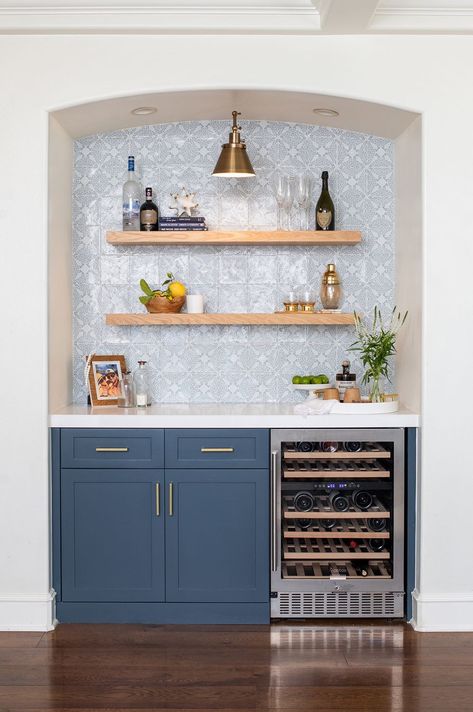 home bar ideas, tiled backsplash and blue cabinets Small Built In Bar Nook, Small Wet Bar Ideas, Small Wet Bar, Modern Breakfast Nook, Wet Bar Designs, Bar Nook, Bar Tile, Home Bar Ideas, Home Wet Bar