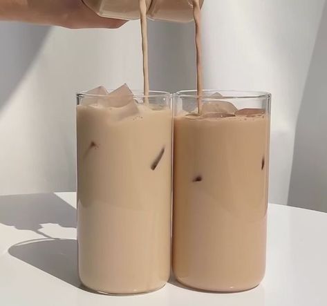 Coffee Obsession, Cream Aesthetic, Aesthetic Pastel, Aesthetic Coffee, Beige Aesthetic, Aesthetic Colors, Brown Aesthetic, Cafe Food, Coffee Addict