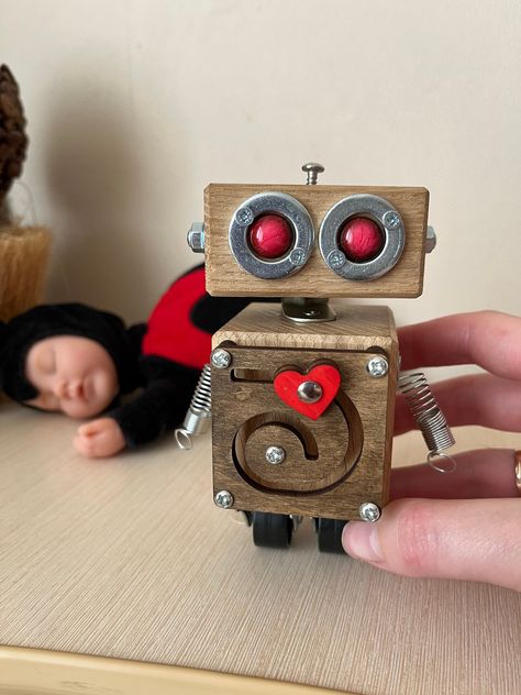 Steampunk Diy Crafts, Toy Character, Wooden Robot, Recycled Robot, Robot Sculpture, Funny Office, College Student Gifts, Steampunk Decor, Quirky Decor