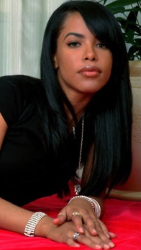 Aaliyah idol 4 forever Ashanti 90s, Aaliyah Aesthetic, Rip Aaliyah, Aaliyah Hair, Aaliyah Pictures, Aaliyah Style, Aaliyah Haughton, Aaliyah, Her Music