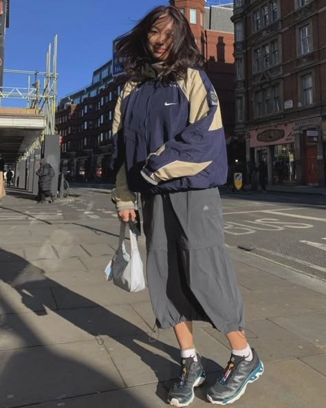 fall outfit inspo <3 Styling Salomon, Dad Shoes Outfit Women, Aesthetic Summer Shoes, Salomon Xt6 Outfit, Salomon Outfit, Dad Shoes Outfit, Summer Shoes 2023, Winter Christmas Outfits, January Outfits