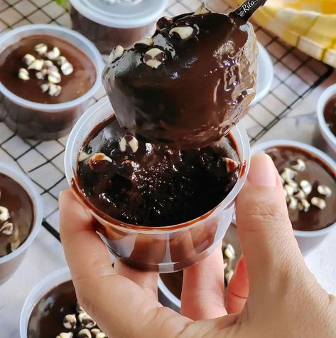 Bikinnya Gampang dan Cepat, Rasanya Juga Lembut dan Nyoklat Banget Yuk Buat Brownies Lumer - Urban Jabar Brownies Lumer Cup, Brownies Cup, Brownies Lumer, Brownies Kukus, Resep Brownies, Dessert Box, Brownie Cups, Dessert Boxes, Chocolate Fondue