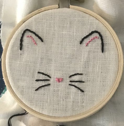 Cat Face Outline Small Embroidery Simple Embroidery Outlines, Embroidered Cat Simple, Simple Cat Embroidery Designs, Simple Embroidery Outline Designs, Simple Small Embroidery Designs, Embroidery Faces Simple, Simple And Easy Embroidery Designs, Cat Outline Embroidery, Cat Embroidery Ideas