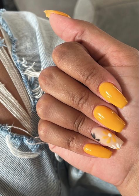 Mustard Nails Gel, Canary Yellow Nails, Mustard Yellow Nails Designs, Mustard Nails Design, Butter Yellow Nails, Mustard Yellow Nails, Yellow Spring Nails, Mustard Nails, Coffin Manicure