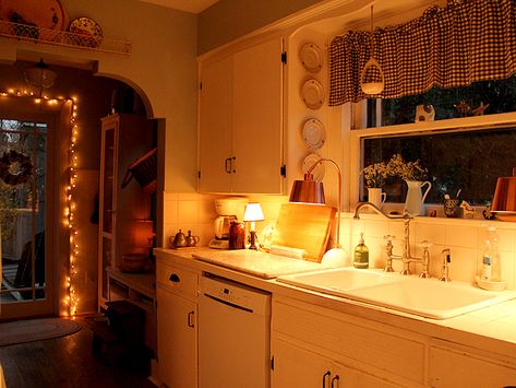 5Kitchen2 Cozy Lights, Posie Gets Cozy, Cosy Kitchen, Aesthetic Cozy, Dream Apartment, House Room, House Goals, Dream Rooms, Pretty House