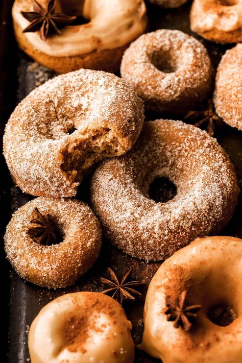 Chai Spiced Apple Cider Donuts - Baran Bakery Winter Baking Recipes, Breakfast Dessert Recipes, Fruity Dessert, Apple Cider Donuts Baked, Winter Baking, Winter Dessert Recipes, Homemade Apple Cider, Apple Cider Caramels, Caramel Recipes Sauce