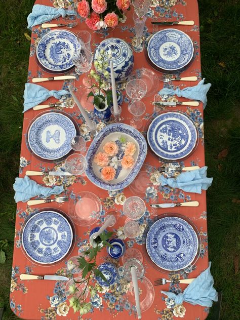 Blue And White Italian Tablescape, Blue Holiday Tablescape, Blue And White Dishes Table Setting, Spode Blue Italian Tablescape, Blue China Table Setting, Spode Blue Italian Table Setting, Red And Blue Table Setting, Blue Willow Table Setting, Spode Tablescape