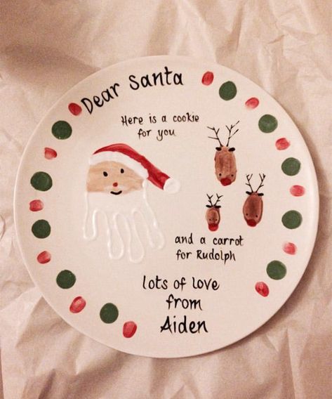 18 Festive Christmas Crafts for Toddlers Diy Christmas Plate, Handprint Reindeer, Easy Christmas Crafts For Toddlers, Craft Frame, Baby Christmas Crafts, Christmas Crafts For Toddlers, Reindeer Craft, Preschool Christmas Crafts, Christmas Crafts For Kids To Make