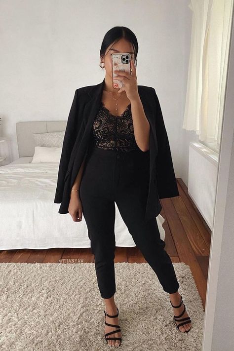 I love these date night outfit ideas! Perfect for many occasions and very easy to copy! | Date night outfit | date night outfit black girl | date night outfit winter | date night outfit spring | date night outfit summer | date night outfit fall | date night outfit classy | date night outfit romantic | cute date night outfit | date night outfit with jeans | casual night out outfit | first date outfit | first date outfit winter | first date outfit casual | first date outfit spring #... Date Night Outfits Spring, Night Out Outfit Classy, Casual Night Out Outfit, Date Night Outfit Classy, Girls Night Outfit, Date Night Outfit Ideas, Casual Date Night Outfit, Night Outfit Ideas, Winter Date Night Outfits