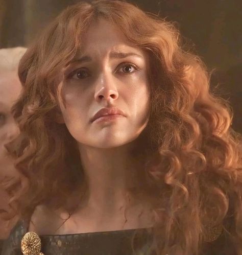 Red Hair Queen, Alicent Hightower, Medieval Woman, Irish Women, Targaryen Aesthetic, Fantasy Hair, Princess Hairstyles, Auburn Hair, Hair Reference