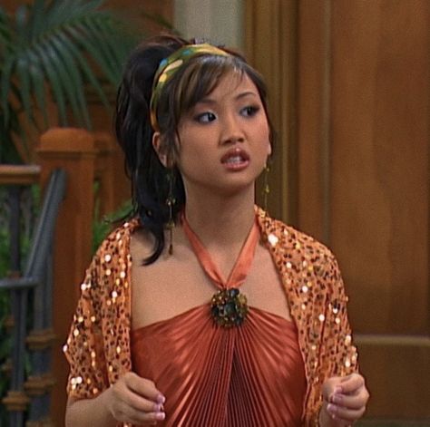 London Tipton Icon, London Tipton Aesthetic, London Tipton Outfits, 2000s Pink Aesthetic, London Tipton, 2000s Fashion Inspiration, Y2k Disney, Fashion Decades, Brenda Song