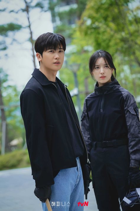 Happiness - Drama Thriller Series To Watch, Exo Baekhyun Funny, Series To Watch, Korean Couple Photoshoot, Girl Drama, Han Hyo Joo, Korean Drama Songs, All Korean Drama, Korean Drama Best