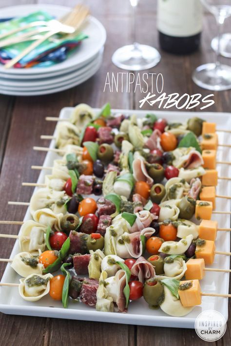 Antipasto Kabobs cherry tomatoes tortellini, cooked and cooled olives, kalamata and green salami, cubed prosciutto, sliced sharp cheddar cheese, cubed basil leaves basil pesto wood skewers  Skewer the above ingredients onto wood skewers; then drizzle with basil pesto. Christmas Eve Dinner Ideas, Antipasto Kabobs, Antipasto Skewers, Christmas Eve Dinner, God Mat, Snacks Für Party, Clean Eating Snacks, Food Items, Skewers