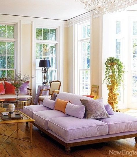 Simple Details: the power of solid pillows Vintage Sofas, Lots Of Windows, Eclectic Furniture, Chaise Lounger, Paris Chic, Ideas Hogar, Trendy Living Rooms, Diy Sofa, Purple Ribbon