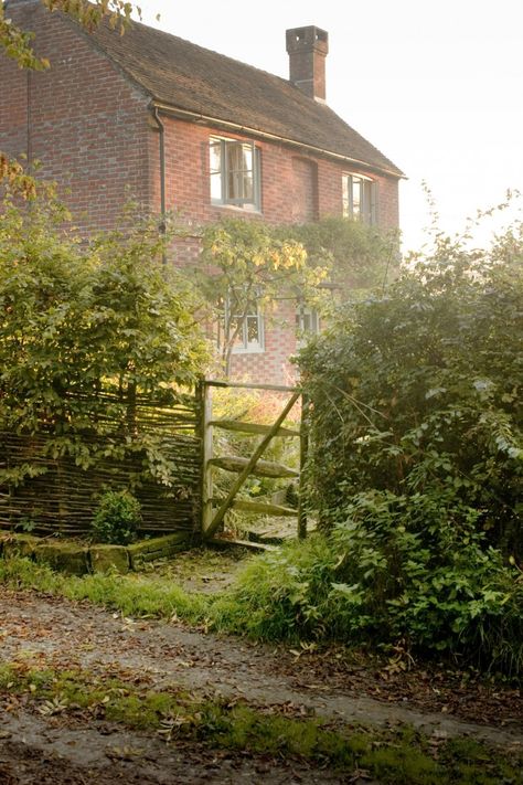 Garden Visit: Camera Ready in the English Countryside at Walnuts Farm: Gardenista English Cottage Style, Dream Cottage, British Countryside, English House, English Cottage, English Countryside, Brick House, Country Life, Country Cottage