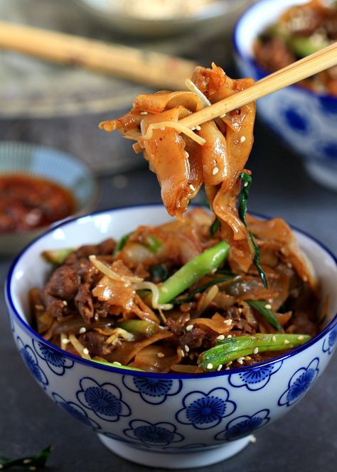 Wide Noodles, Chinese Food Recipes, Recipes Rice, Asian Noodle Recipes, Asian Noodle, Chinese Noodles, Rice Noodle, Asian Noodles, World Food