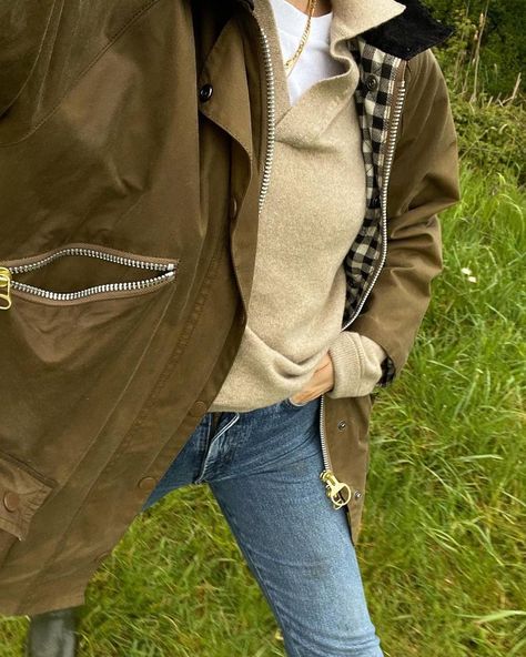 Countryside Outfit, Lucy Williams, Knit Shirt Dress, Barbour Jacket, Country Fashion, Layering Outfits, Outfit Inspiration Fall, Alexa Chung, 가을 패션