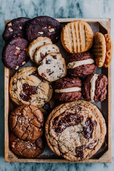 Ultimate Cookies and Hot Chocolate Box Gourmet Holiday Cookies, Holiday Cookies Thanksgiving, Famous Cookies, Cookie Tips, Easy Holiday Cookies, Christmas Cookie Box, Cookie Hacks, Cookie Gift Box, Holiday Cookies Christmas