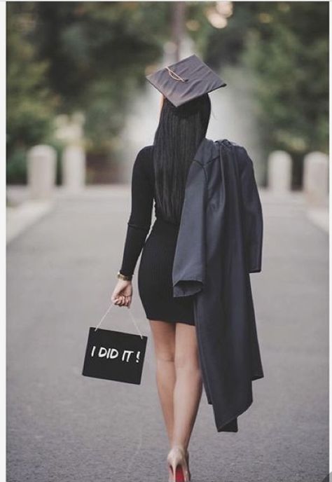 Graduation Outfits For Mom, Graduation Vision Board, Graduation Ceremony Outfit, Graduation Outfits For Women, Nursing School Graduation Pictures, Graduation Goals, Foto Doctor, Graduation Attire, Nursing Graduation Pictures