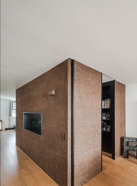 Cork Interior Design, Cork Wall Ideas, Cork Ceiling, Cork Insulation, Cork Walls, Cork Interior, Movable House, Lime Wash Walls, Cork Wall Panels