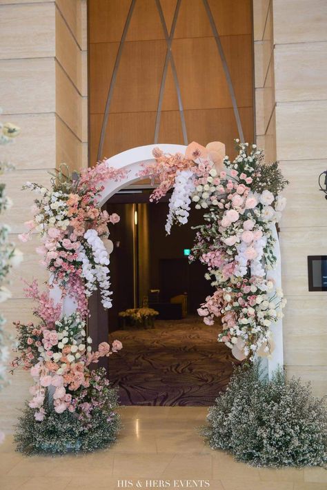 Entrance Wedding Arch, Debut Entrance Decoration, Gate Entrance Wedding Decor, Flower Gate Decoration Wedding, Entrance Gate Wedding, Pintu Masuk Wedding, Wedding Hall Entrance Decorations, Welcome Gate Wedding, Entrance Arch Wedding