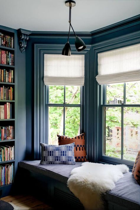 Bench In Bay Window, Bay Window Reading Nook, Reading Nook Window Seat, Reading Nook Window, Space Window, Bay Window Benches, Bow Windows, Bay Window Living Room, Bay Window Seat