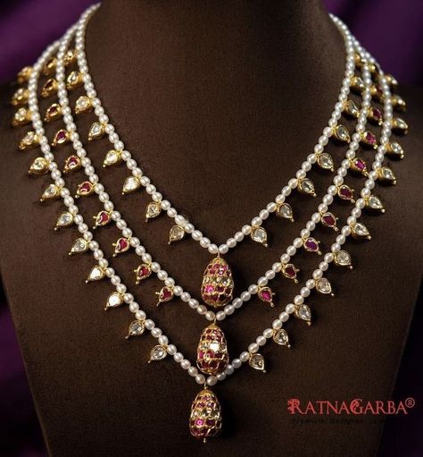 3 Layer Pearl Necklace Indian, Small Pearl Necklace Indian, Satlada Necklace Gold, Latest Antique Necklace Designs, Latest Beads Jewellery Designs, Stone Bead Jewelry, Antique Necklaces Design, Gold Jewelry Outfits, Fancy Jewelry Necklace