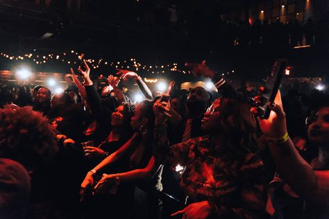 Party Crowd People Aesthetic, Glam Party Aesthetic, Party Black People, Black People Party, Black People Aesthetic, Black Friend Group Aesthetic, Black Friend Group, Aesthetic Friend Group, People Partying