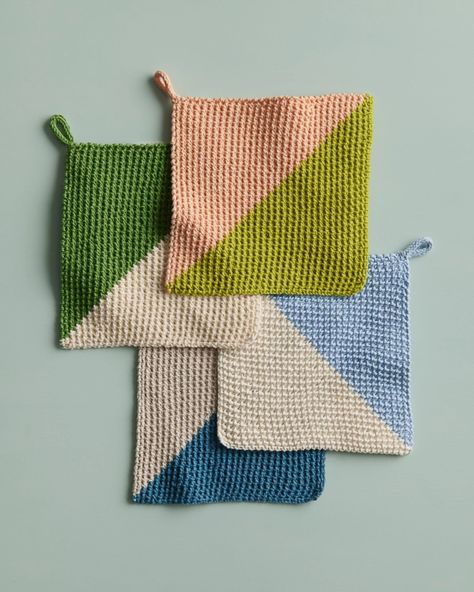 Catty-Corner Washcloth + Hand Towel - Purl Soho | Beautiful Yarn For Beautiful KnittingPurl Soho | Beautiful Yarn For Beautiful Knitting Knit Quilt Squares, Crochet Objects, Knit Squares, Summer Knitting Patterns, Advanced Knitting, Knitted Washcloths, Knitting Diy, Dishcloth Knitting Patterns, Washcloth Pattern