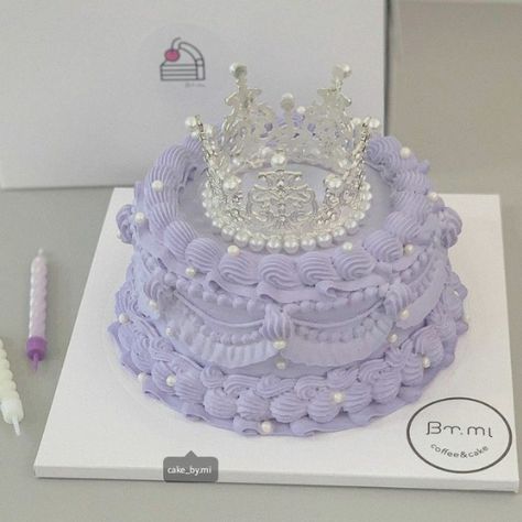 Birthday Cake Lilac, Lavender Color Aesthetic, Purple Aesthetic Lavender, Purple Aesthetic Pastel, Pastel Purple Aesthetic, Aesthetic Birthday Cake, Aesthetic Lavender, Bolo Vintage, Violet Cakes