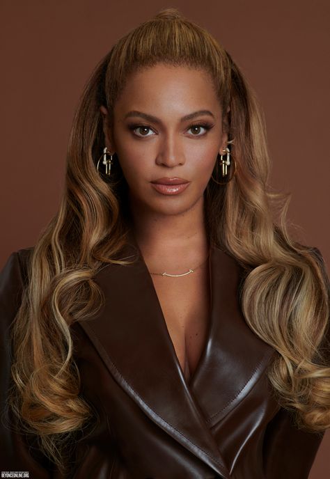 The largest photo gallery for Beyoncé Knowles with 100,000+ pictures, including photoshoots, appearances, performances, candids and more. Beyonce Eyebrows, Beyonce Hair Color, Beyonce Images, Beyonce Photoshoot, Beyonce Makeup, Beyonce Performance, Beyonce Pictures, Beyonce Blonde, Beyonce Hair